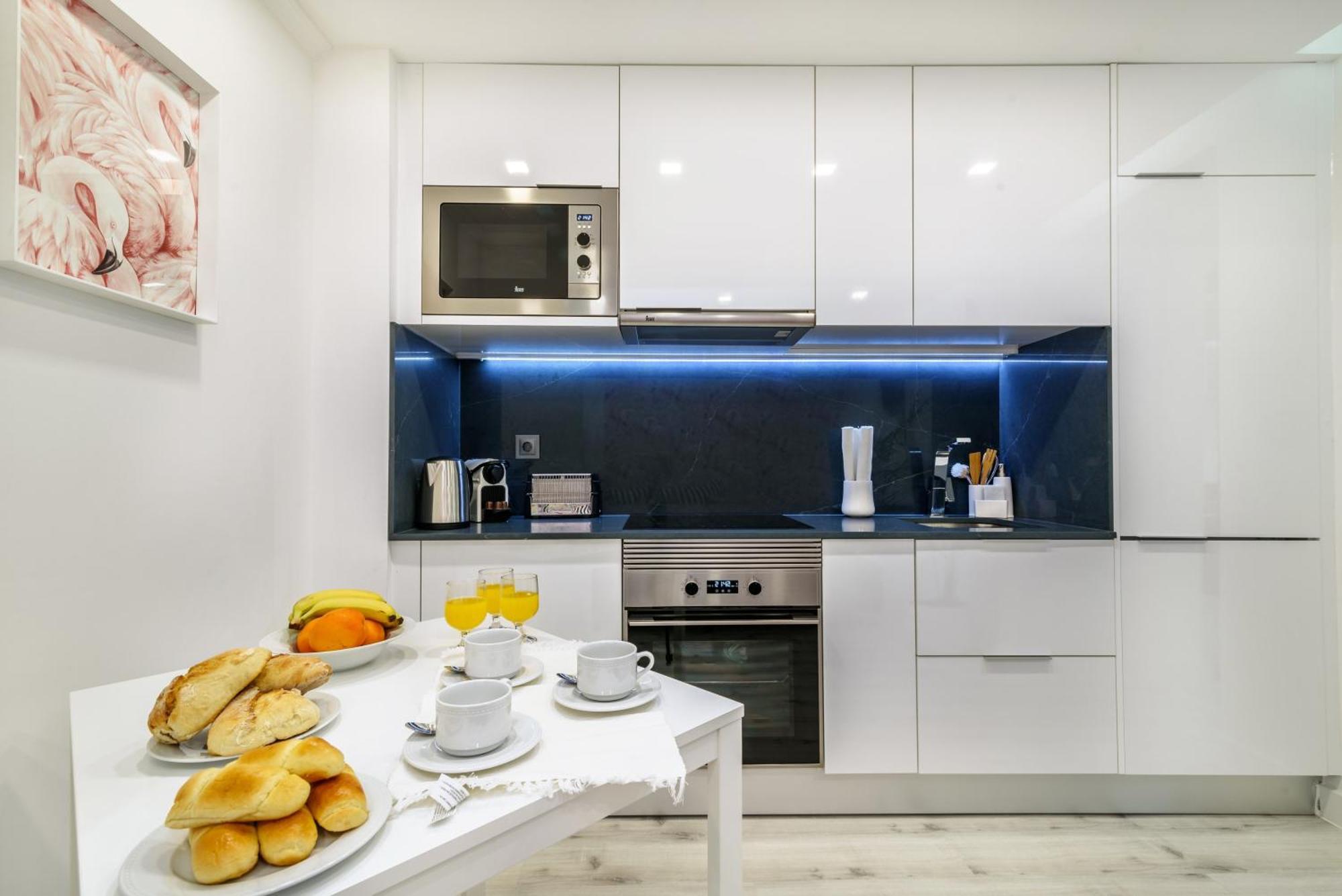 Whome City Chic Escape: Your Stylish Haven In Downtown Lisboa Extérieur photo