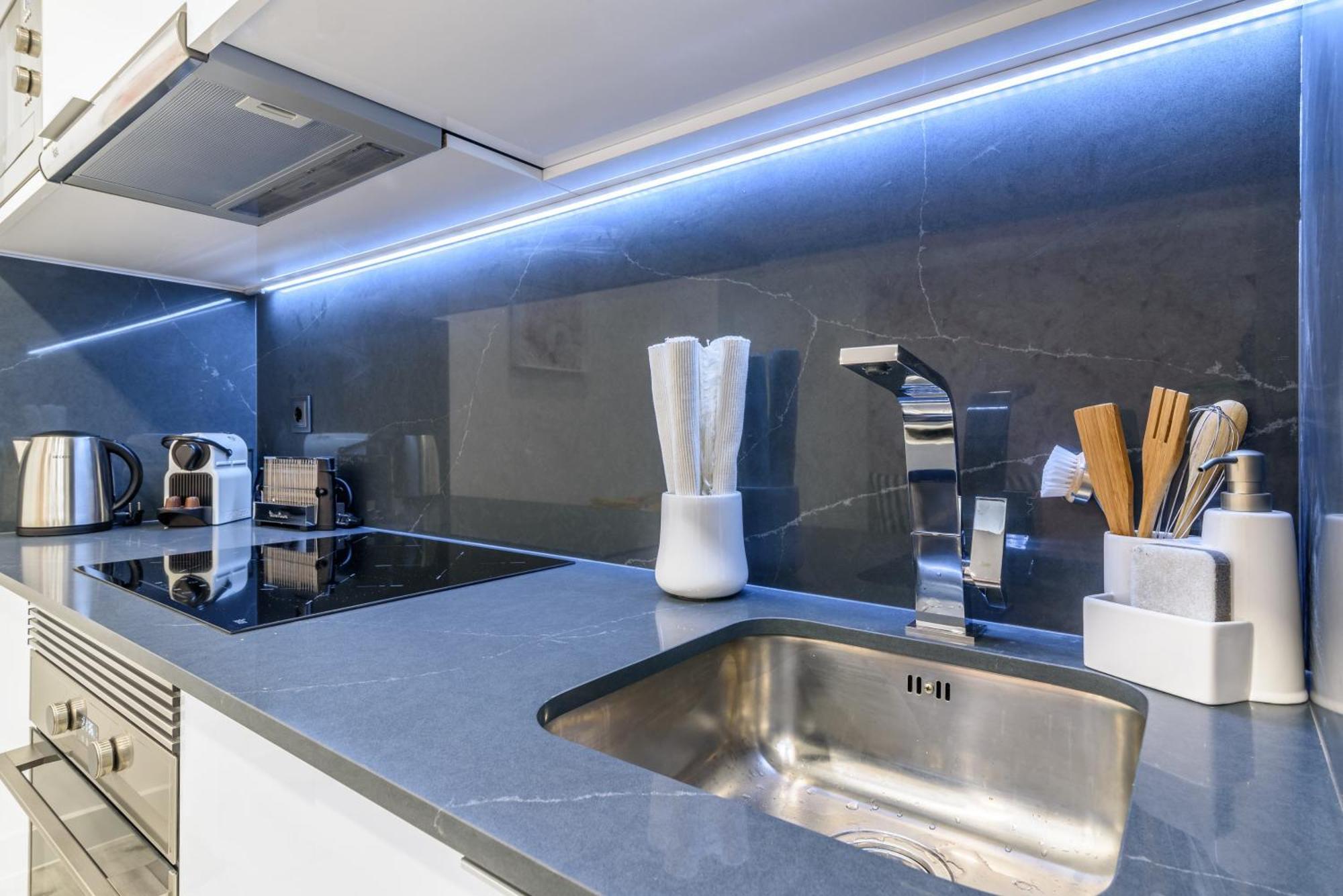 Whome City Chic Escape: Your Stylish Haven In Downtown Lisboa Extérieur photo