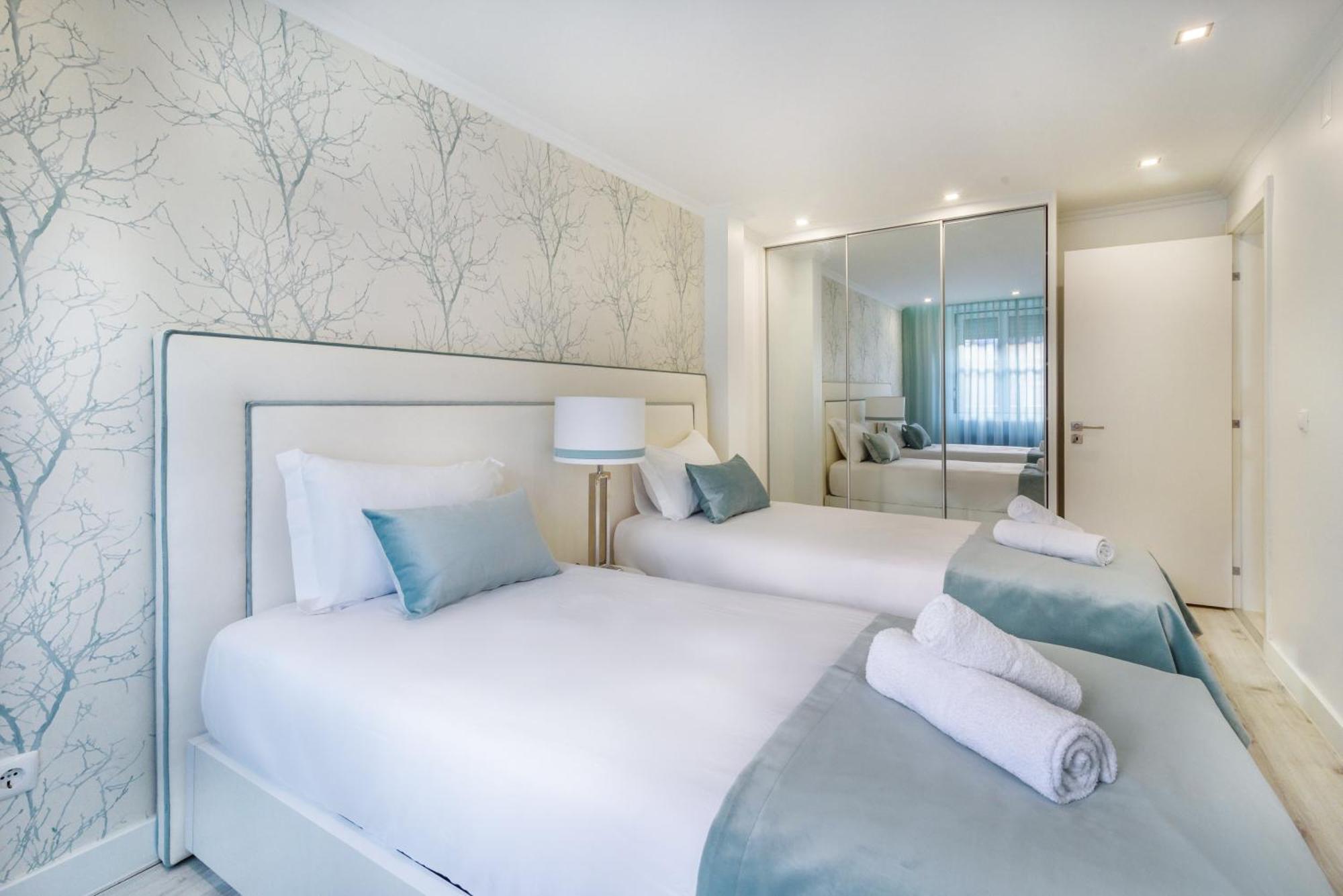 Whome City Chic Escape: Your Stylish Haven In Downtown Lisboa Extérieur photo