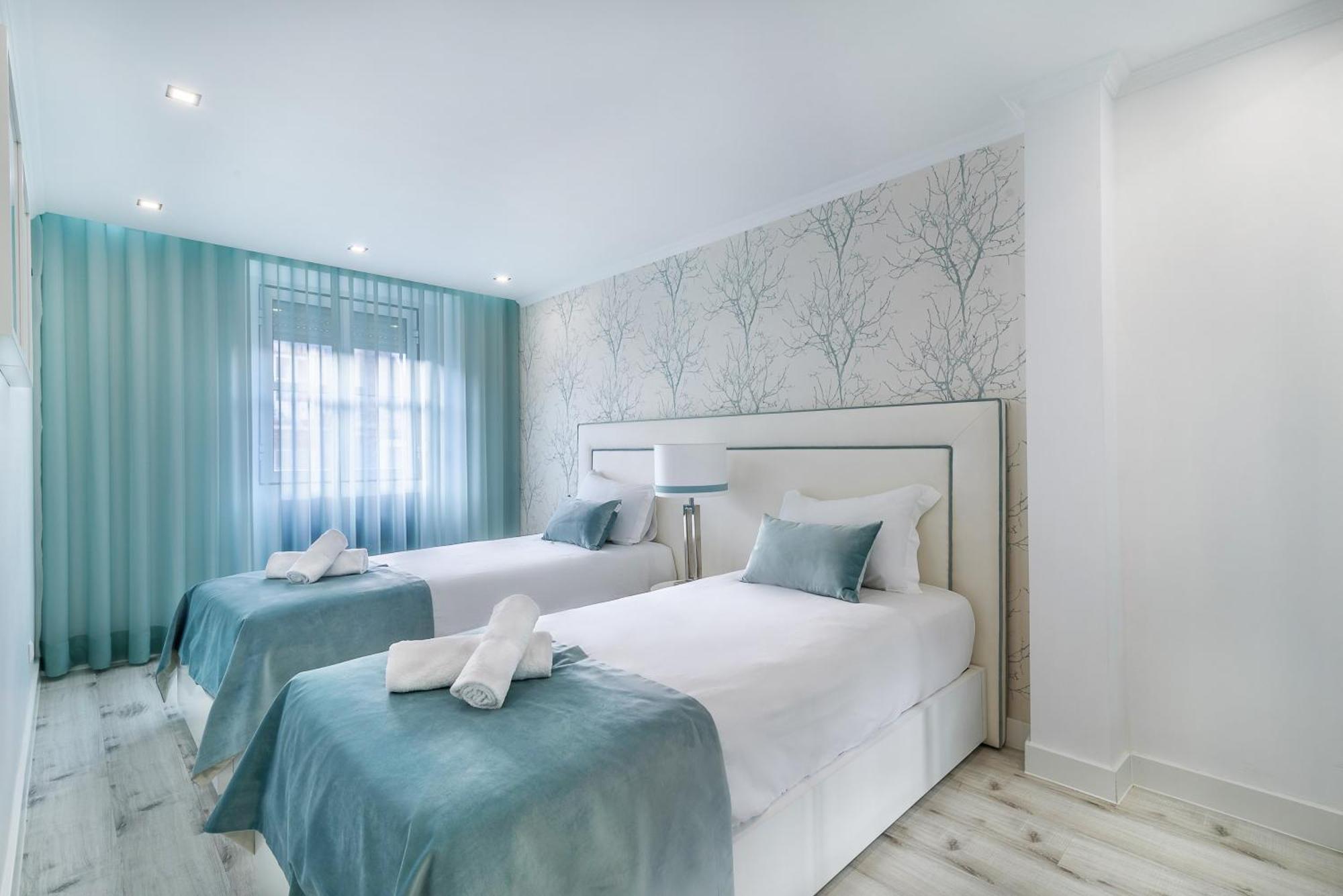 Whome City Chic Escape: Your Stylish Haven In Downtown Lisboa Extérieur photo