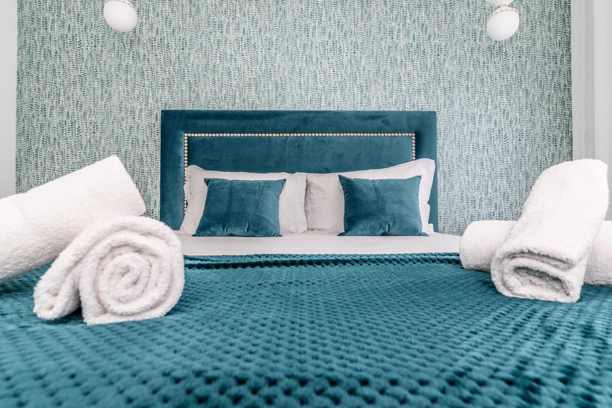 Whome City Chic Escape: Your Stylish Haven In Downtown Lisboa Extérieur photo