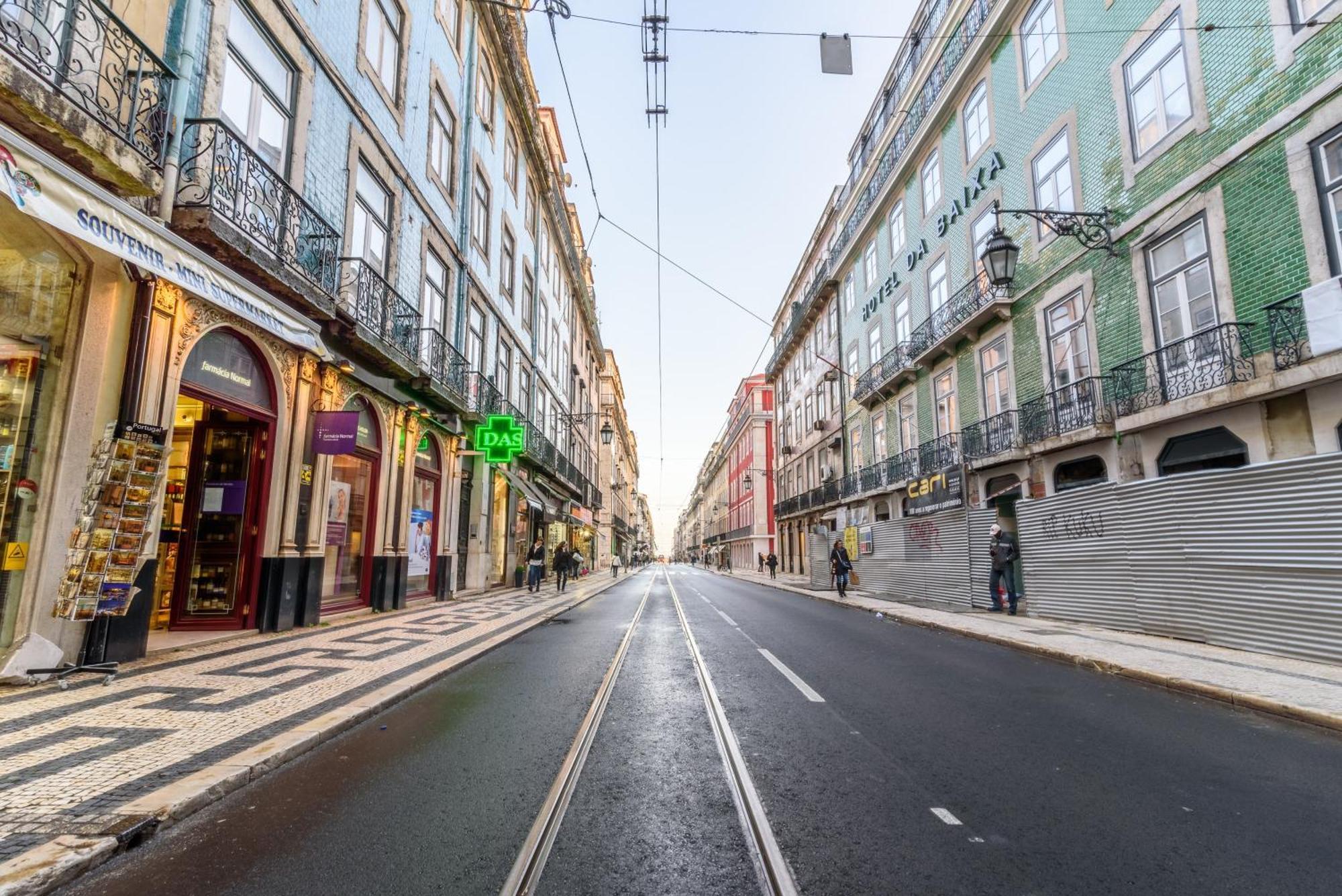 Whome City Chic Escape: Your Stylish Haven In Downtown Lisboa Extérieur photo