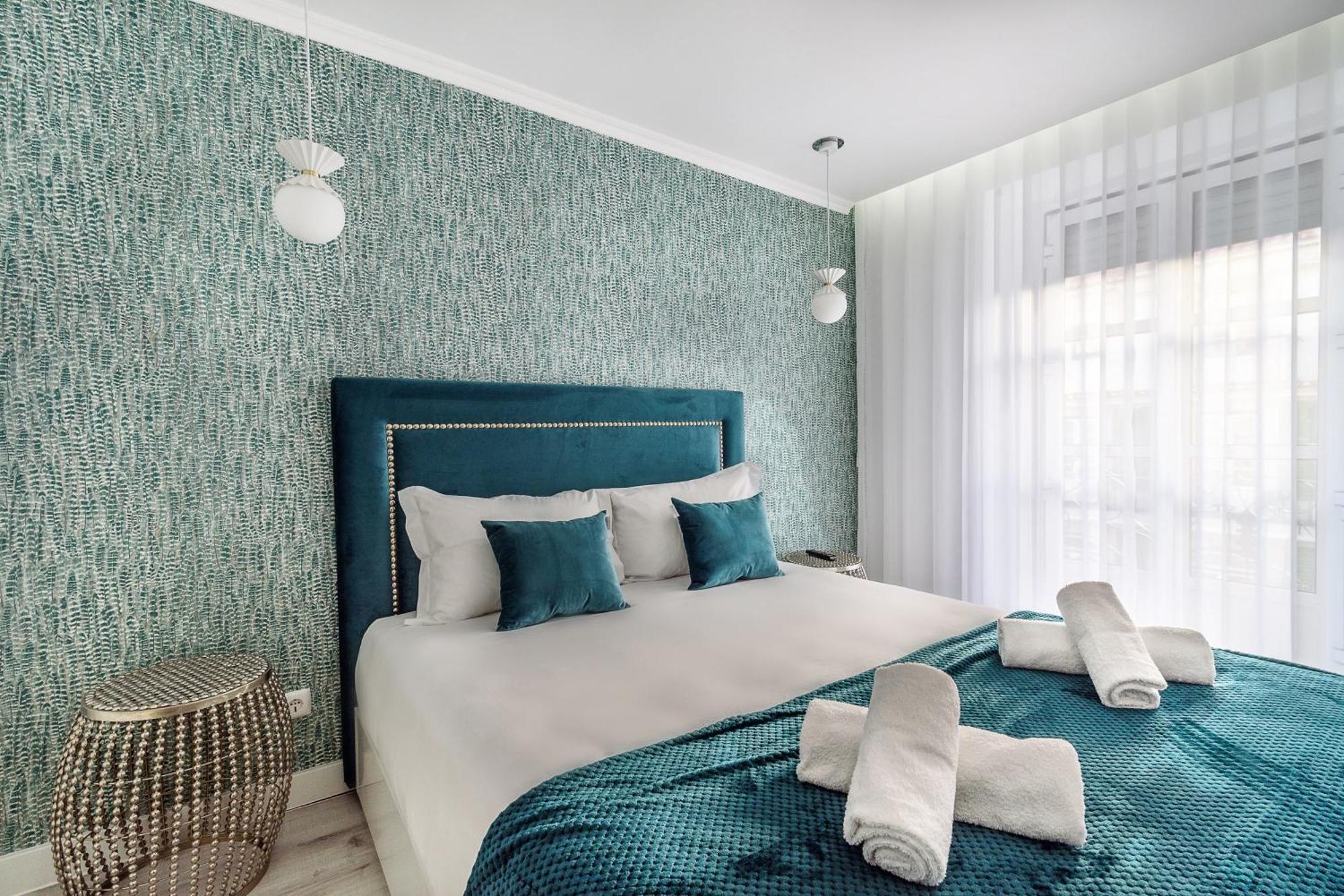Whome City Chic Escape: Your Stylish Haven In Downtown Lisboa Extérieur photo